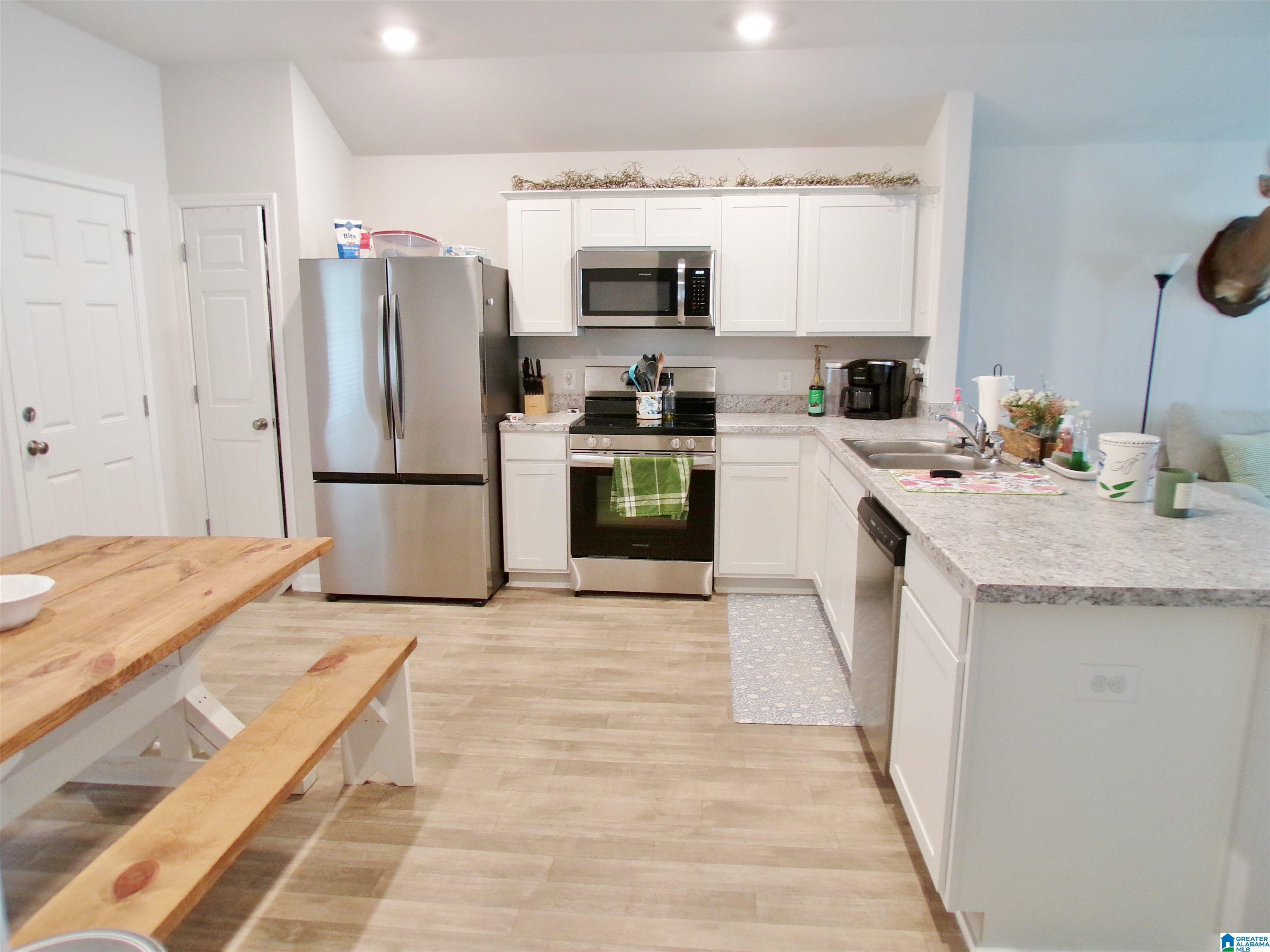 Image 2: Kitchen