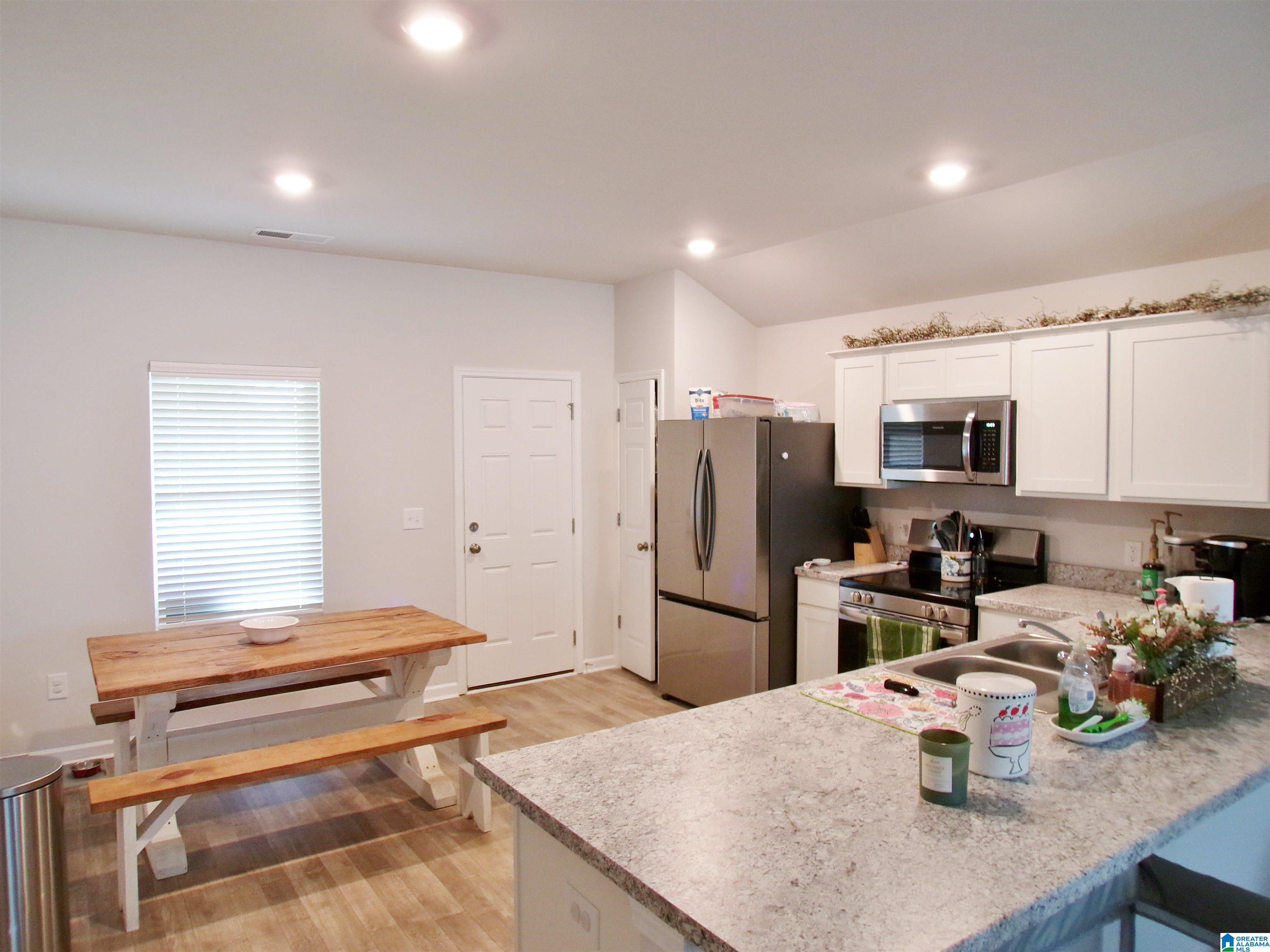Image 3: Kitchen