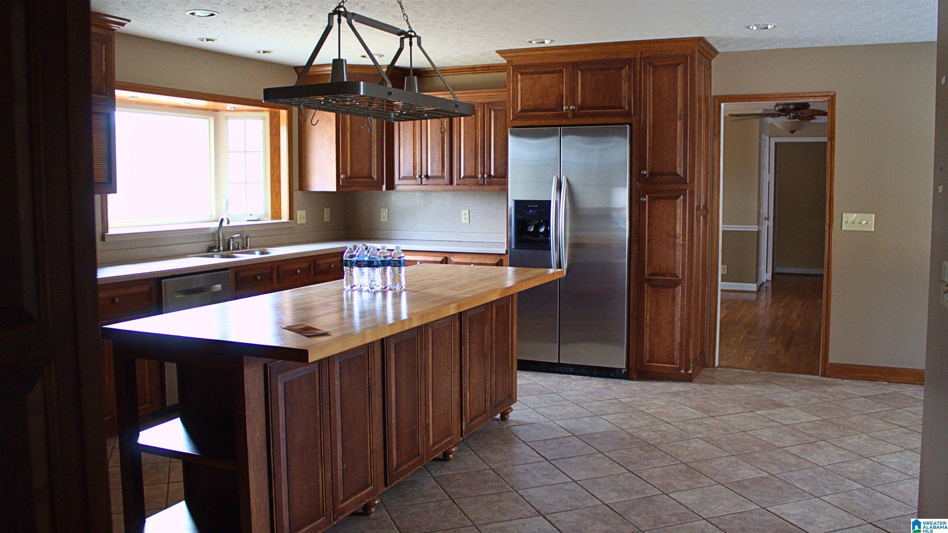 Image 4: Kitchen