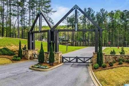712 HICKORY HOLLOW