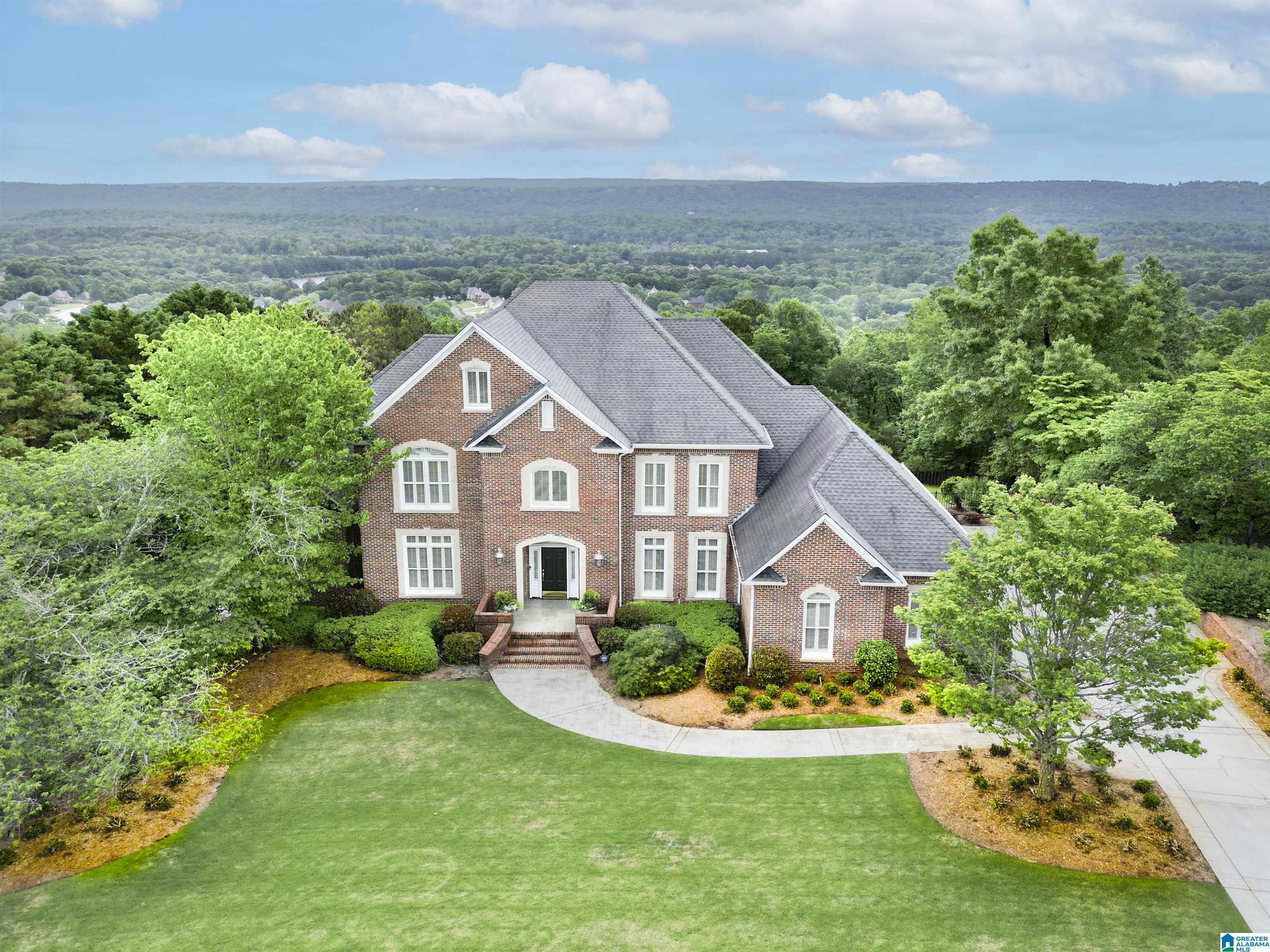 Image 1: WELCOME! AMAZING HOME AWAITS YOU!
