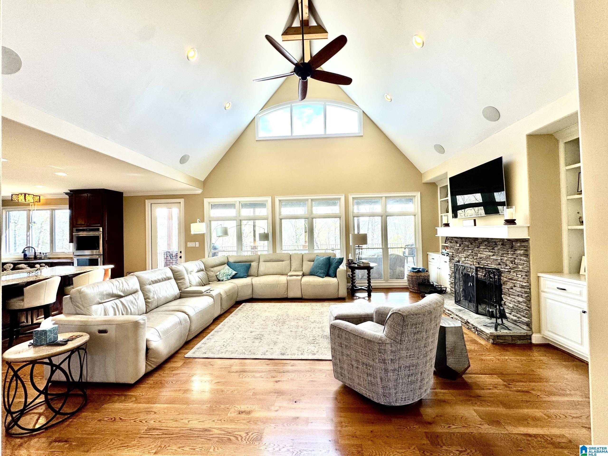 Image 2: Living Room