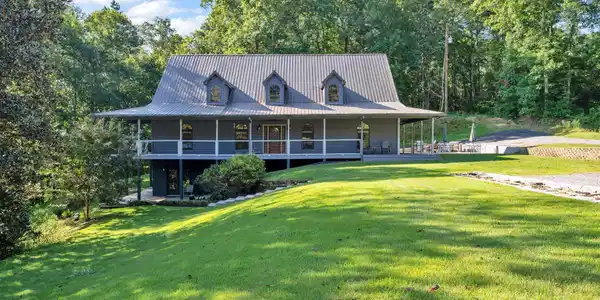 Image 3: Front Of Structure