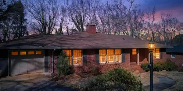 10 LANIER PLACE