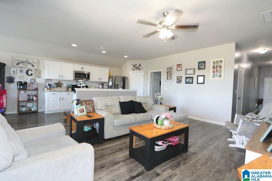 Image 3: Living Room