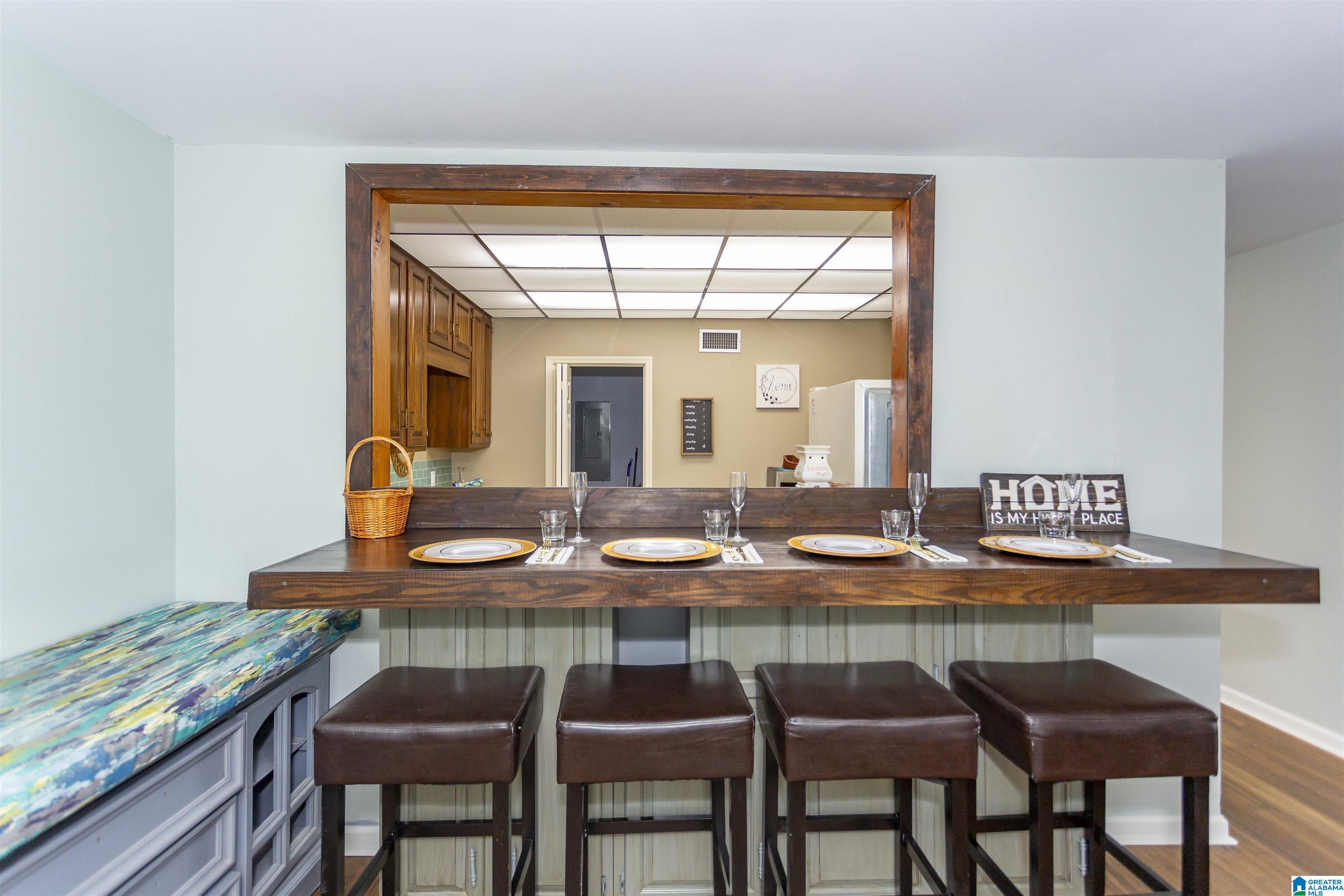 Image 4: Dining/Kitchen