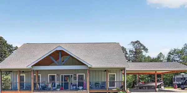 Image 3: Front Of Structure