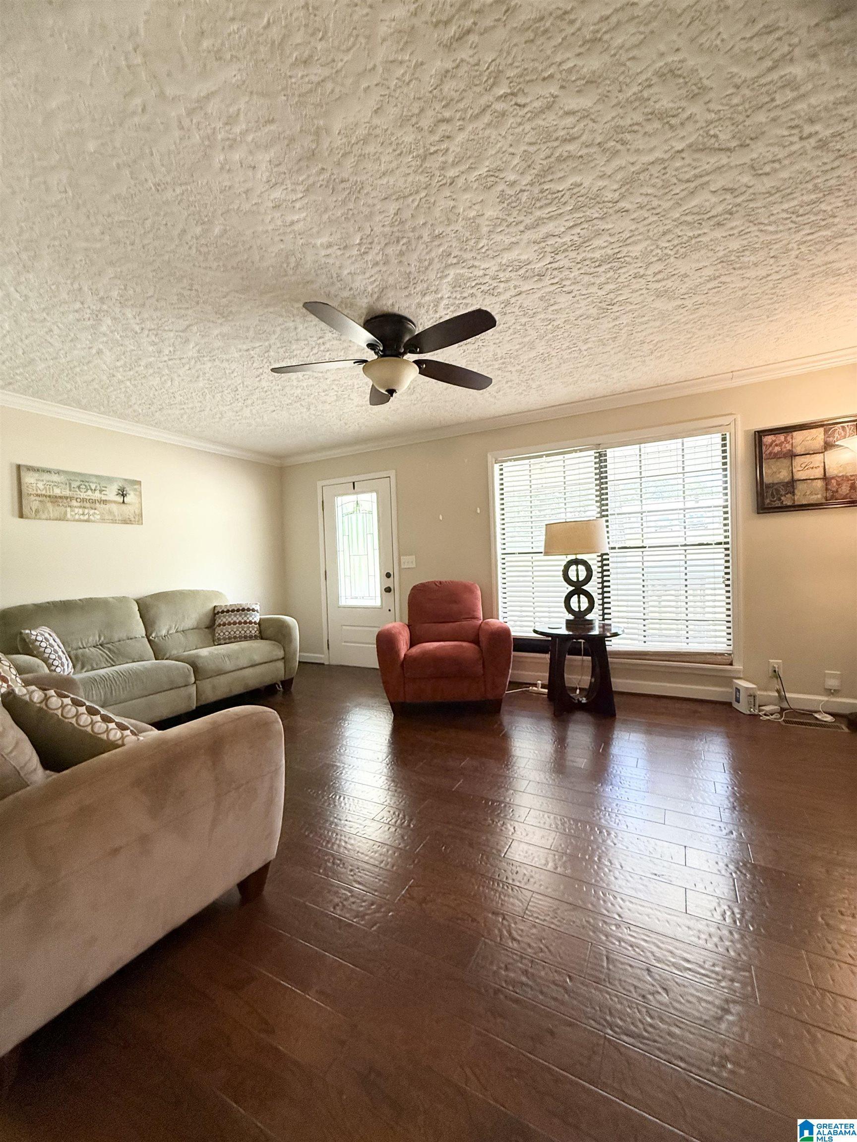 Image 3: Living Room
