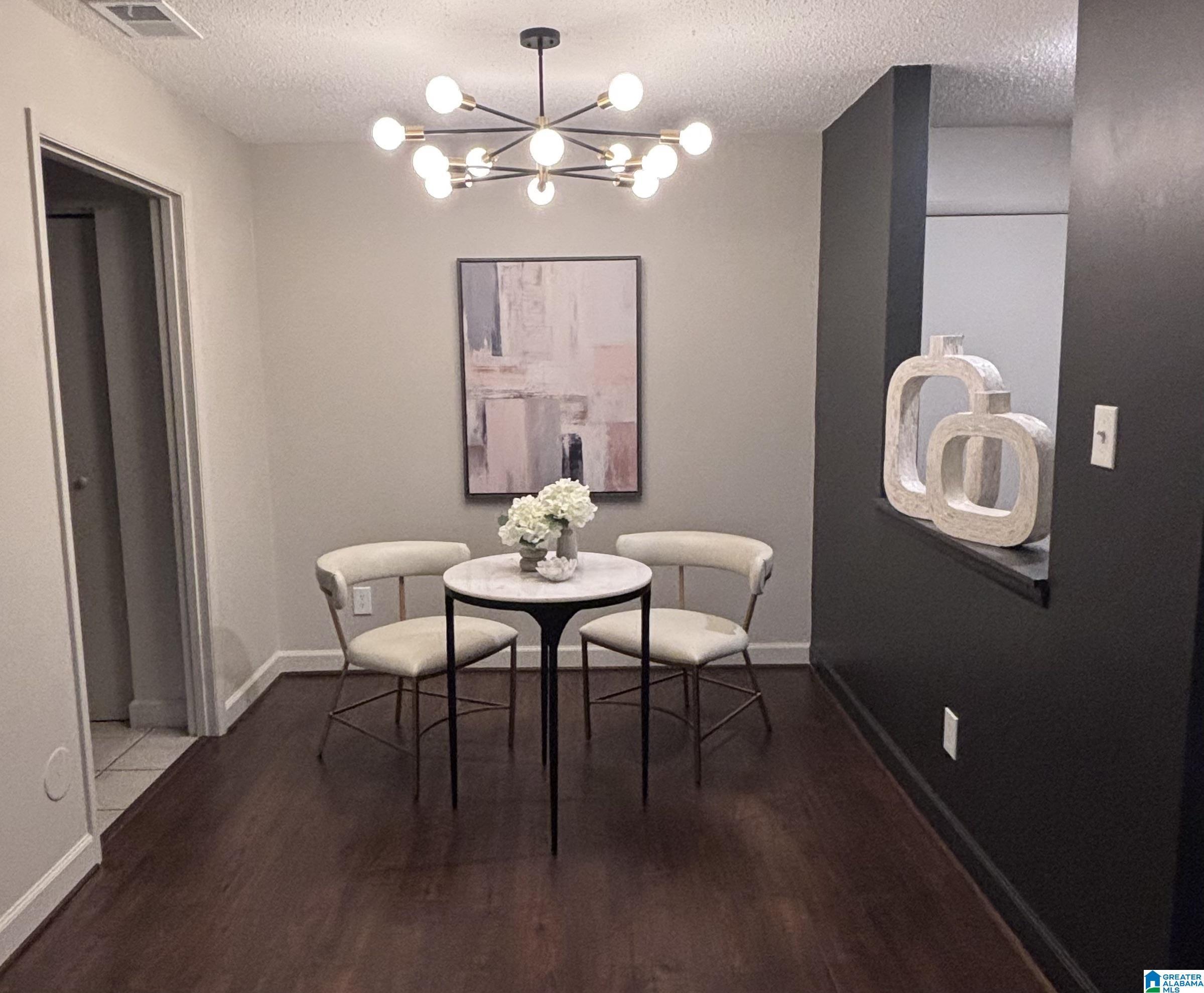 Image 4: Dining Area