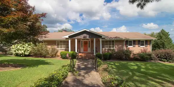 305 SKY DRIVE