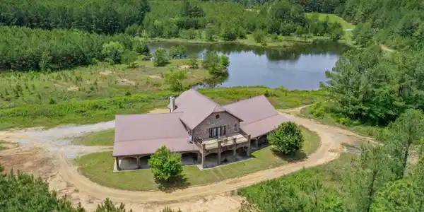 861 SHIRE VALLEY FARMS