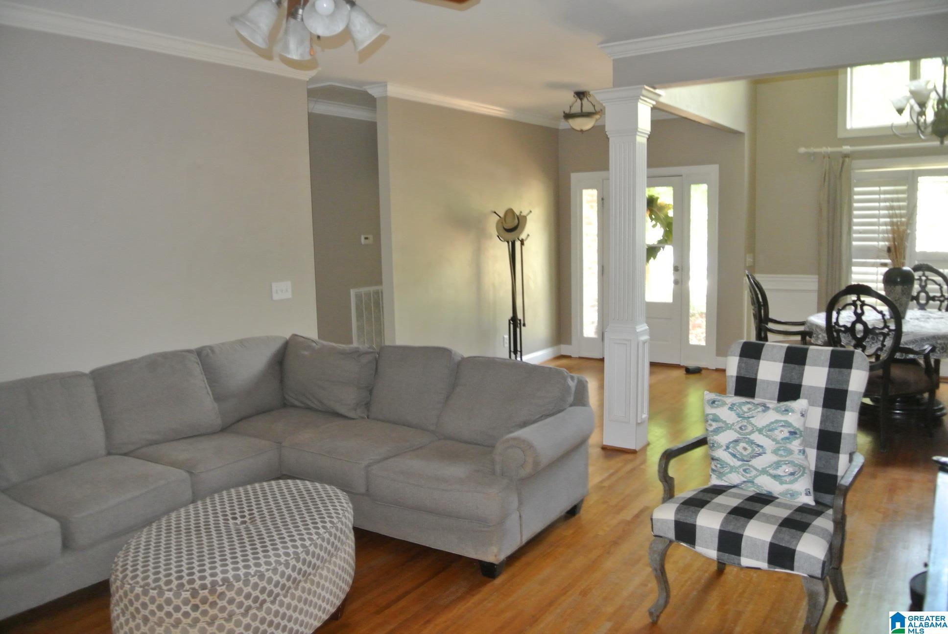 Image 3: Living Room