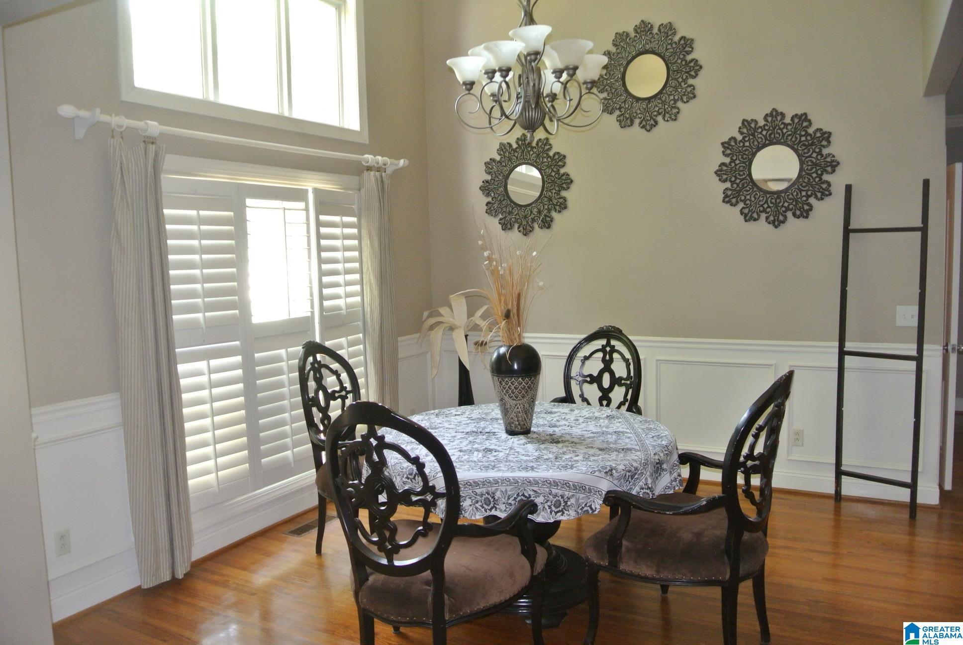 Image 4: Dining Area