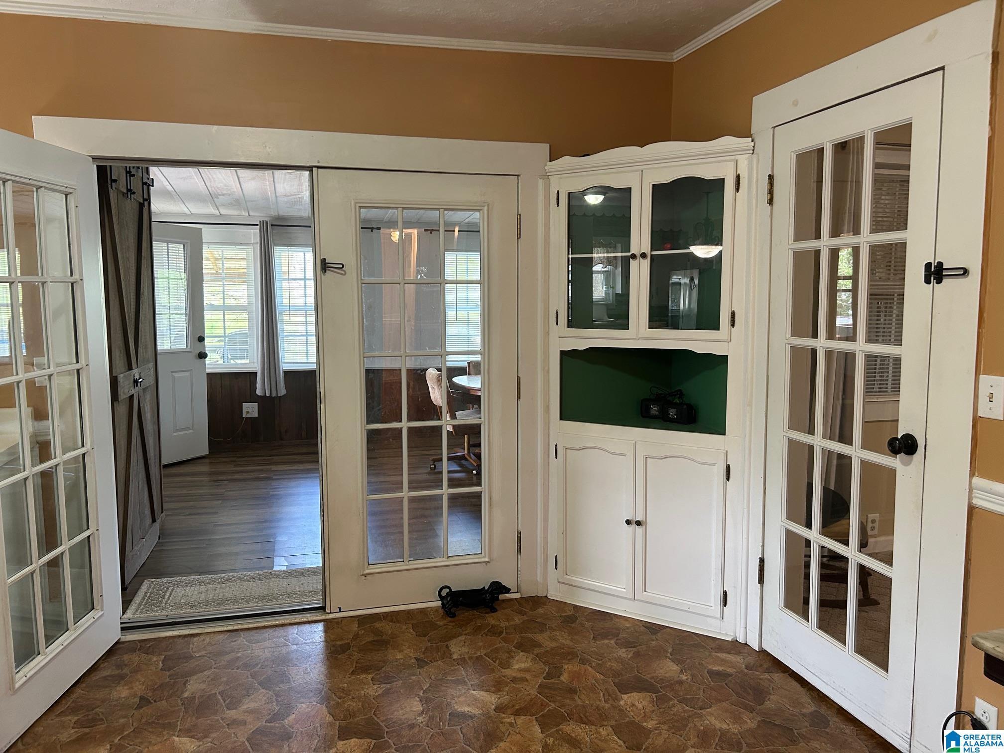 Image 3: Entry
