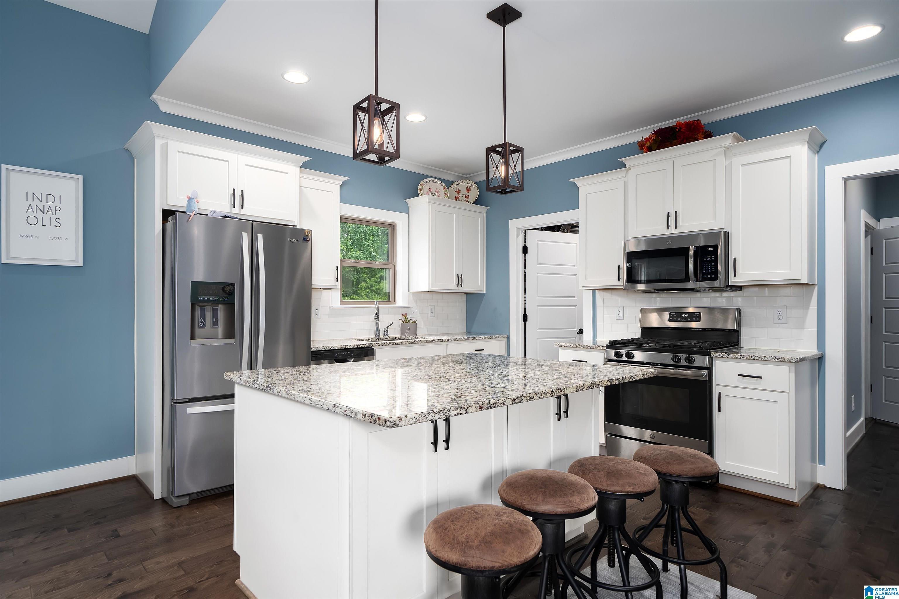 Image 3: Kitchen