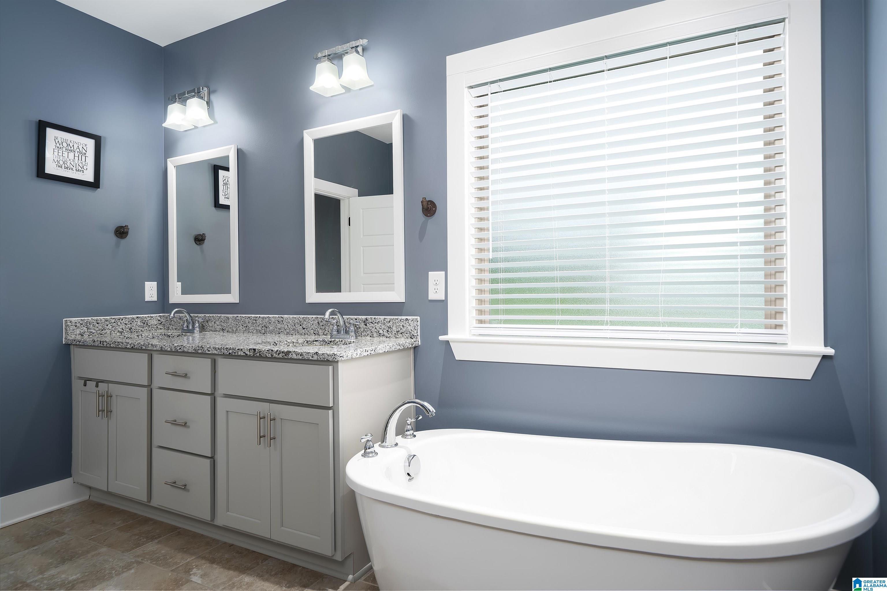 Image 4: Bathroom