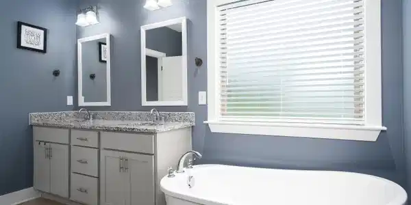 Image 4: Bathroom