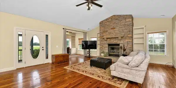 Image 3: Living Room
