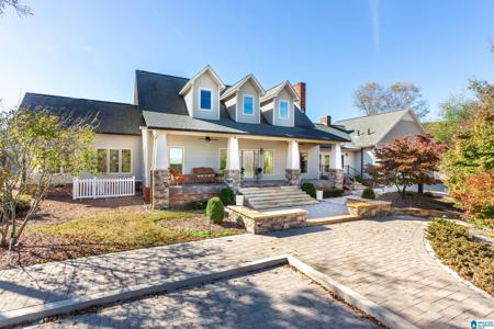1001 KINGSWAY DRIVE