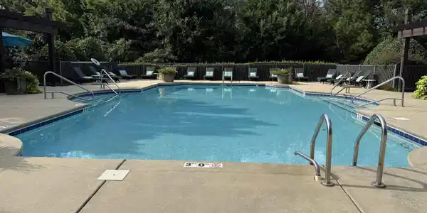 Image 2: Pool