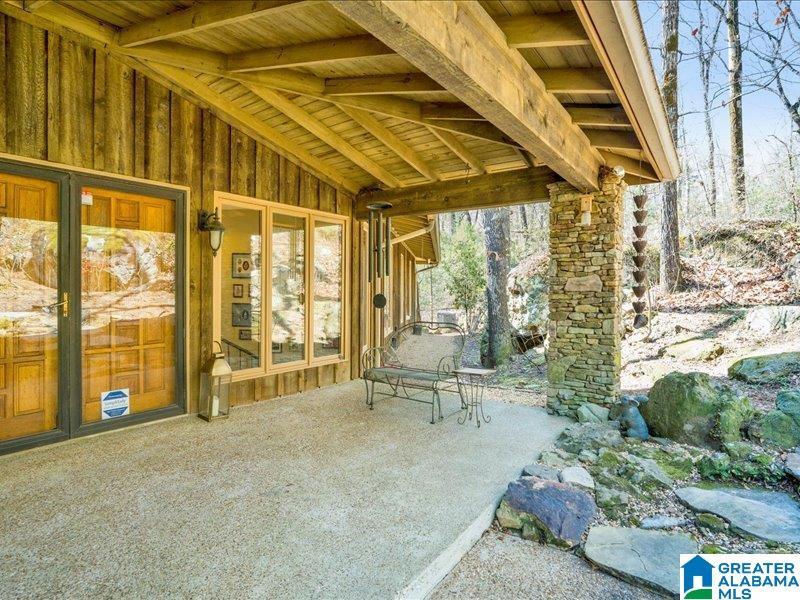 Image 4: Front porch/entry door