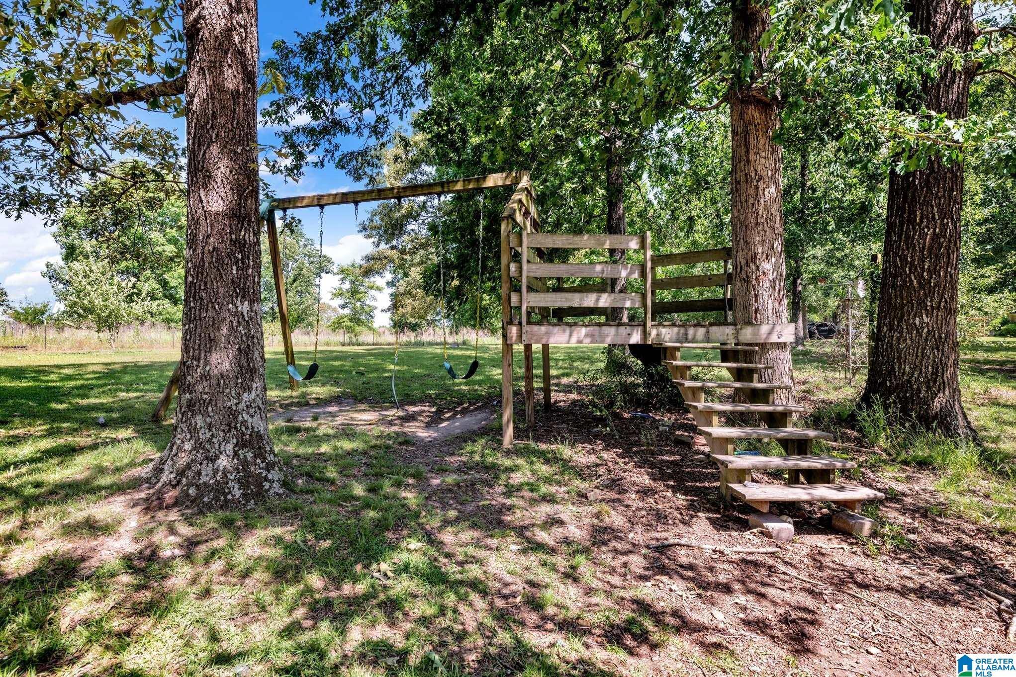 Image 4: Yard