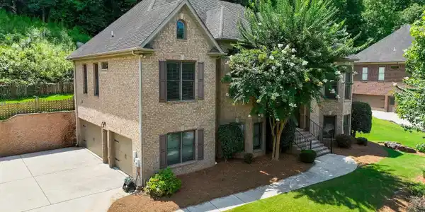 2009 LAUREL LAKES LANE