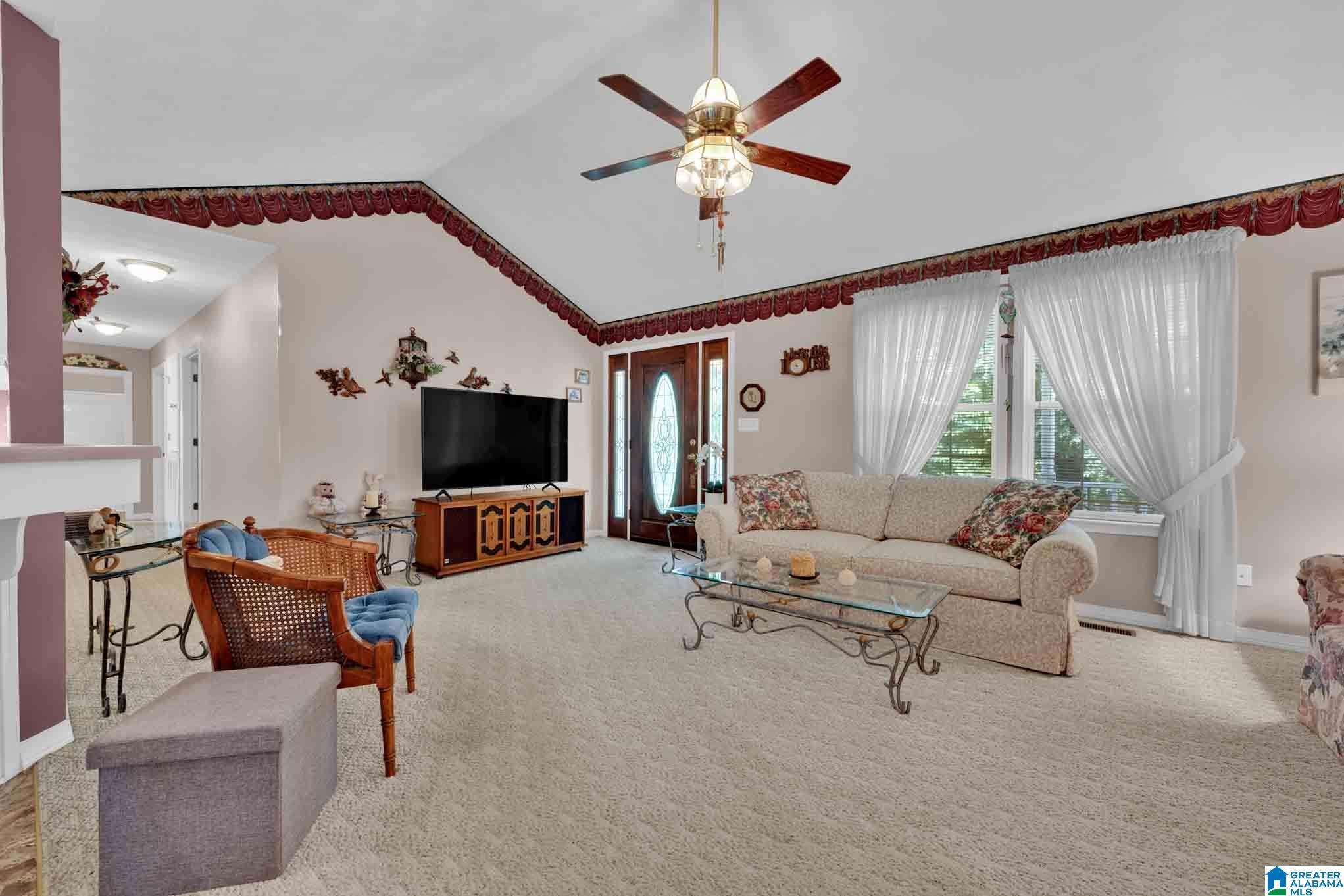 Image 3: Living Room