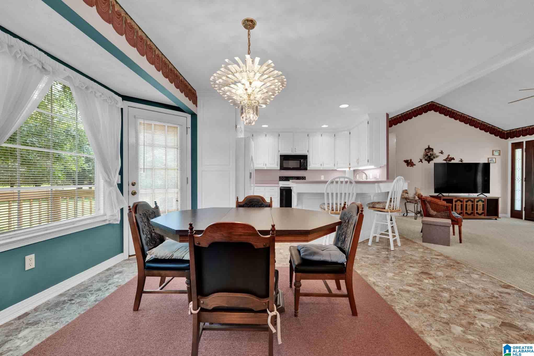 Image 4: Dining Area