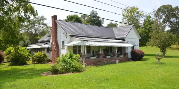 Image 4: Front Of Structure