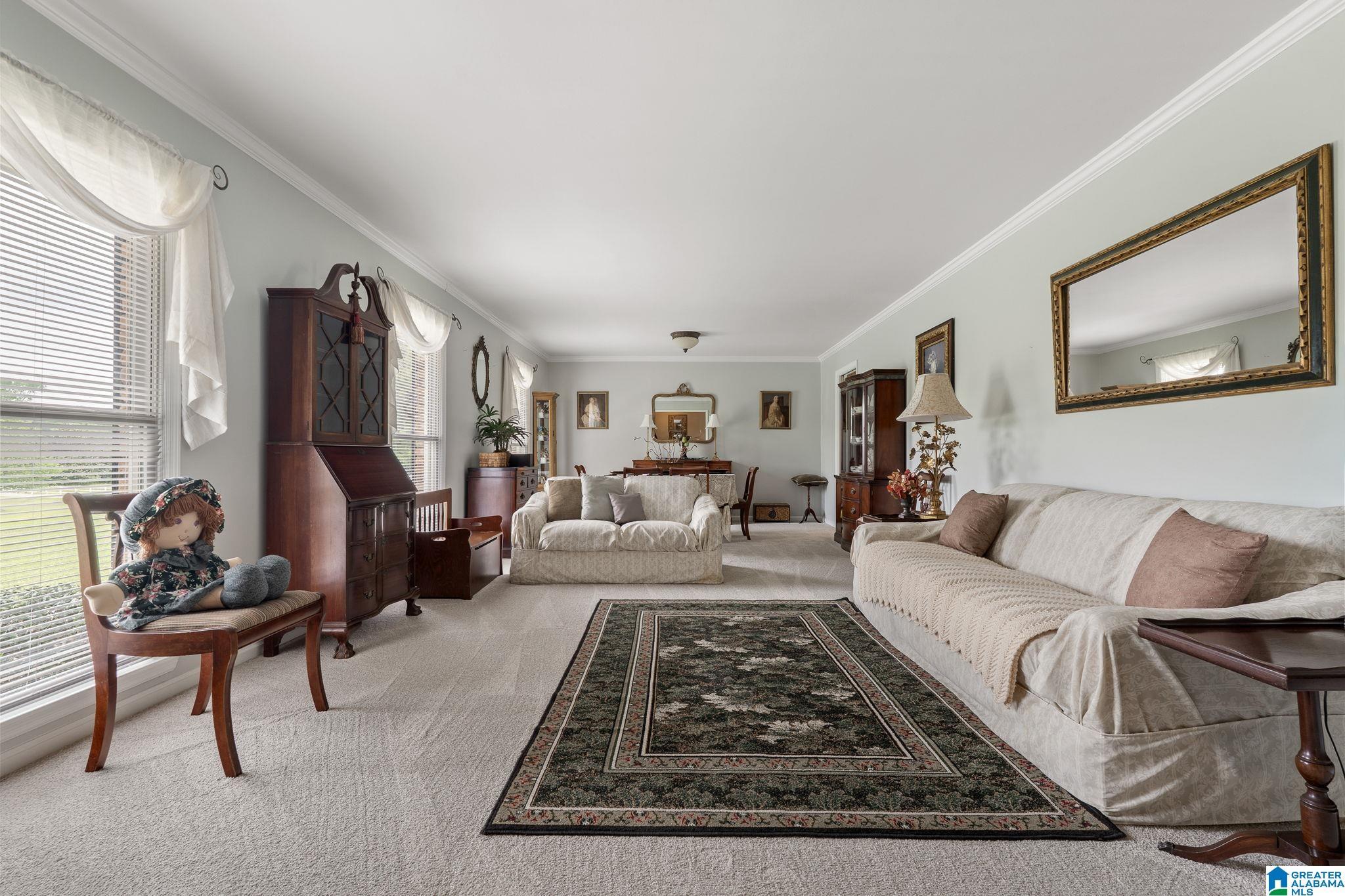 Image 4: Living Room