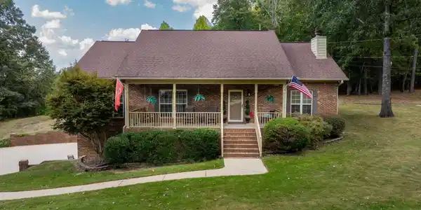 290 MAPLE LEAF TRAIL