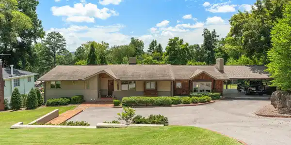 2225 PEACOCK LANE
