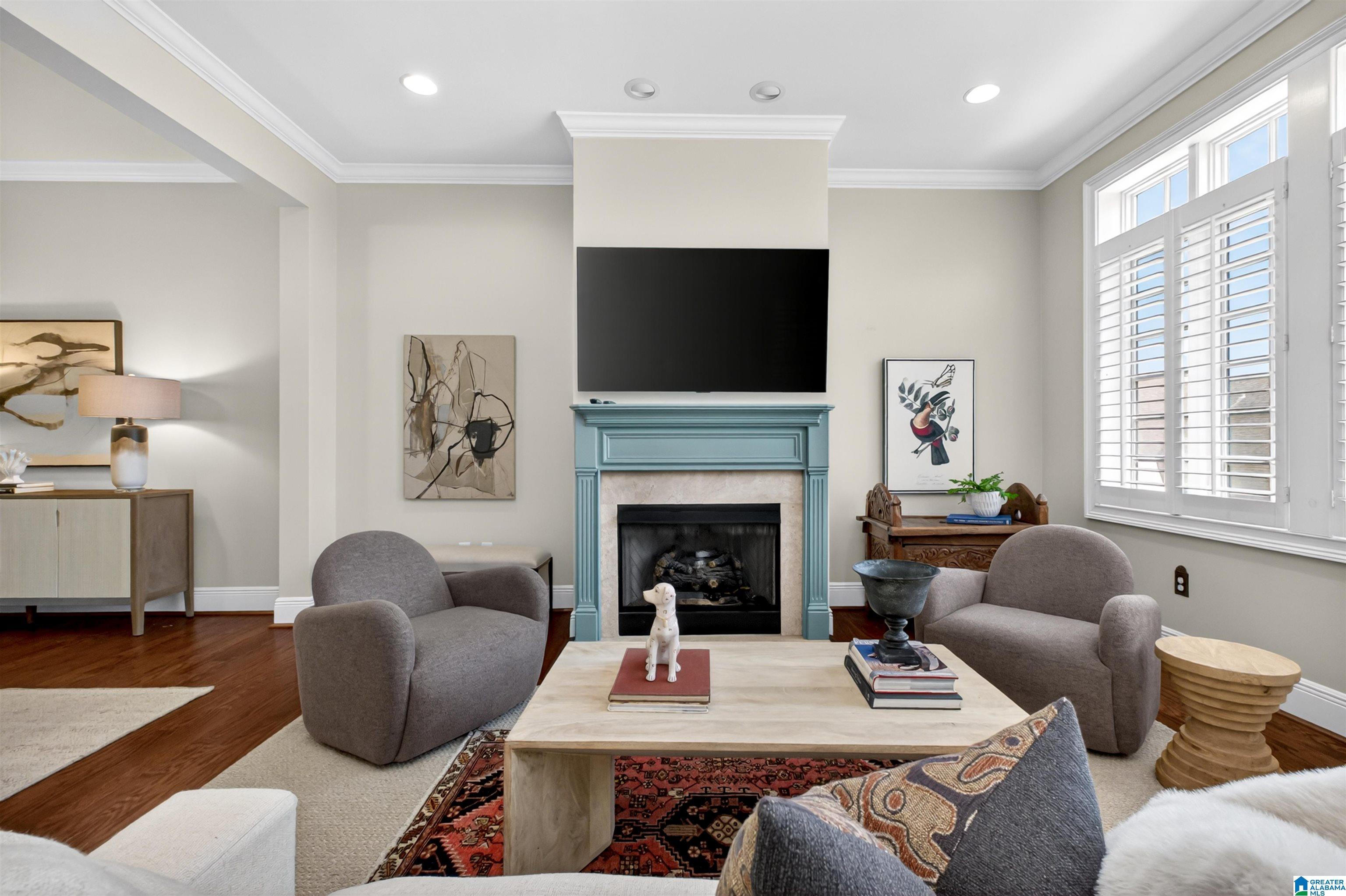Image 2: Living Room