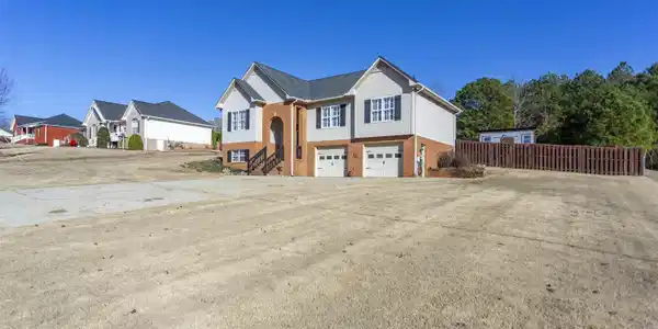 906 RIDGEWAY DRIVE