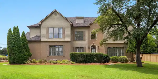 232 BEAUMONT DRIVE
