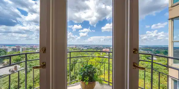 Image 2: Stunning city views
