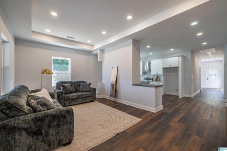 220 4TH STREET E