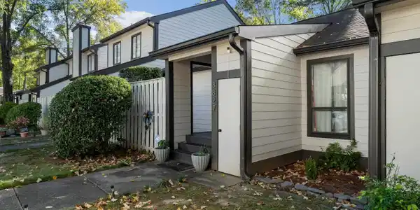 3827 WINDHOVER DRIVE