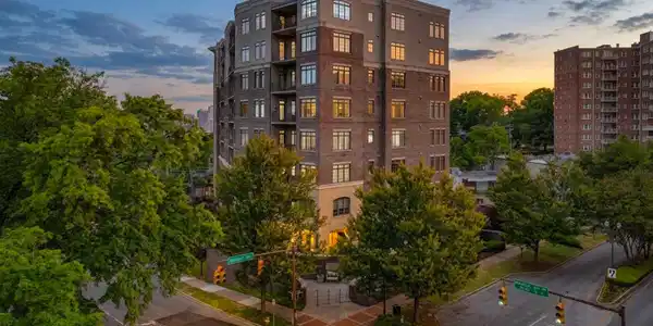 2600 HIGHLAND AVENUE