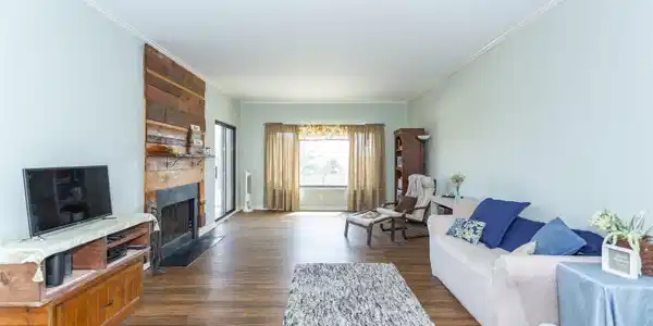 Image 2: Living Room