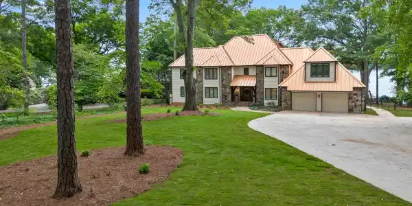 890 RIVER OAKS DRIVE