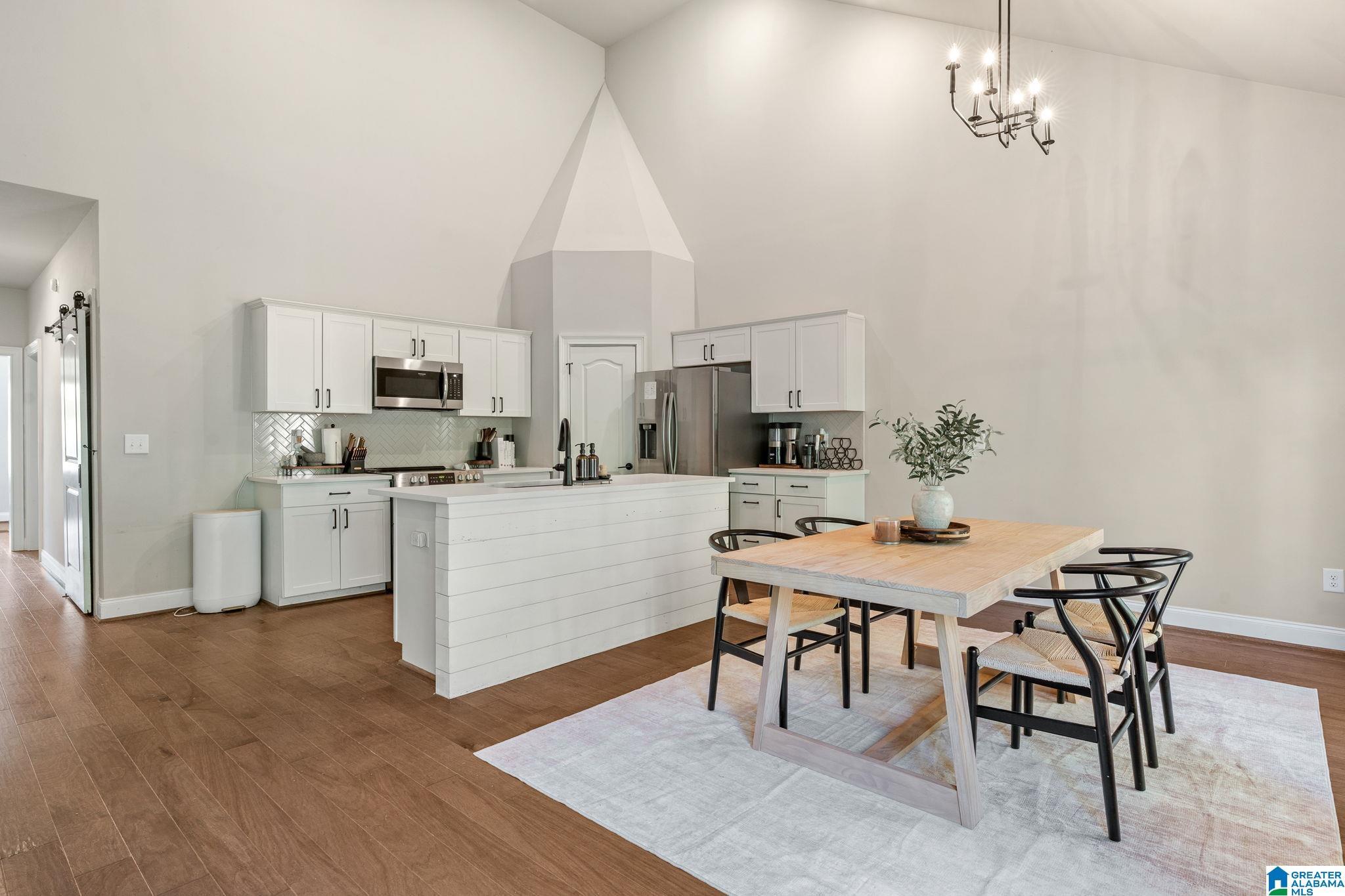 Image 3: Enormous Dining Area