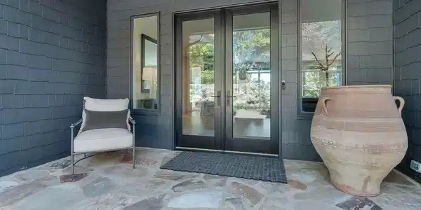 Image 3: Entry