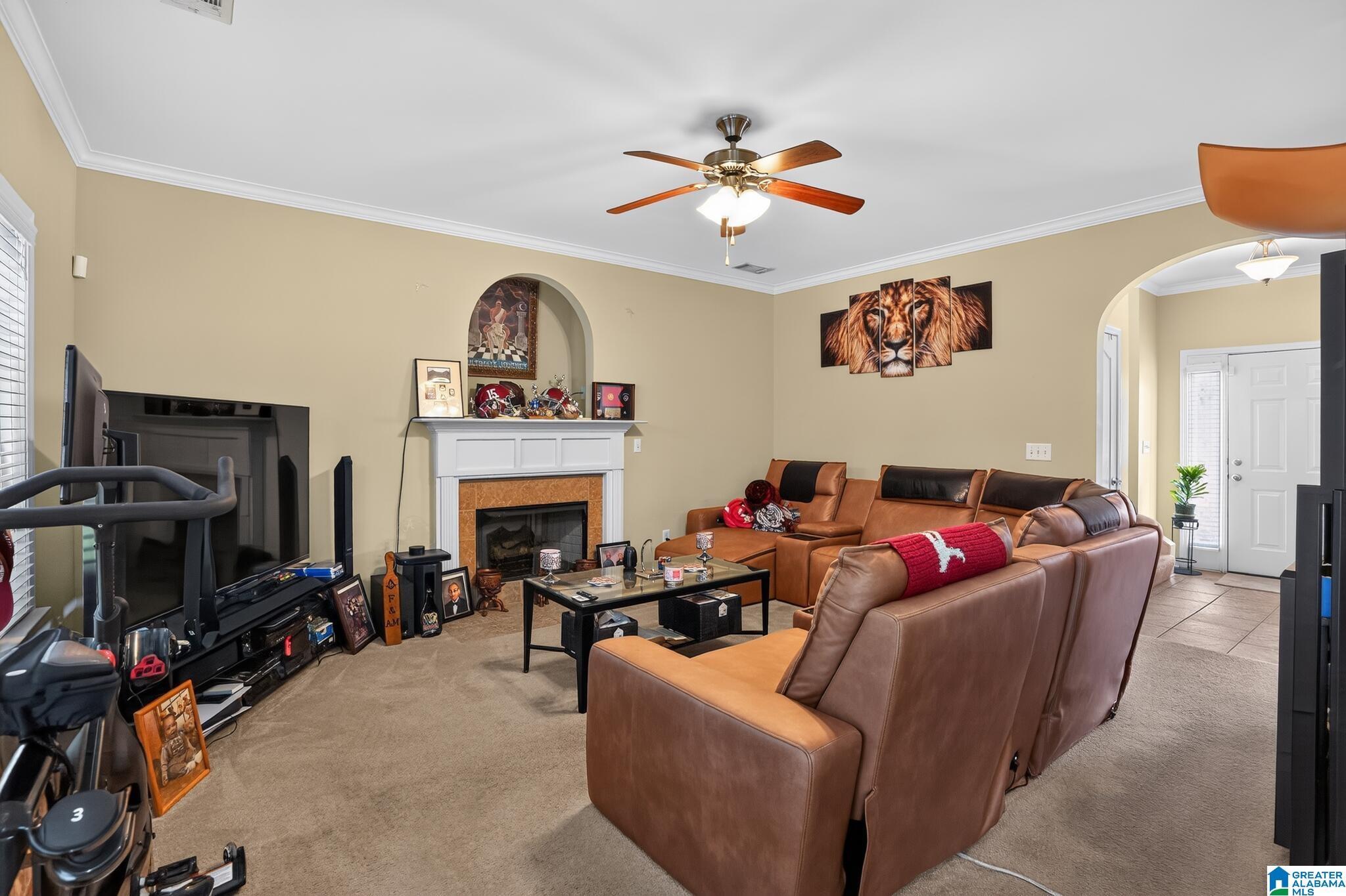 Image 3: Living Room