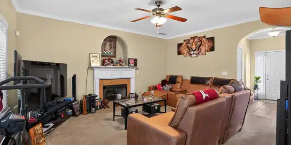 Image 3: Living Room