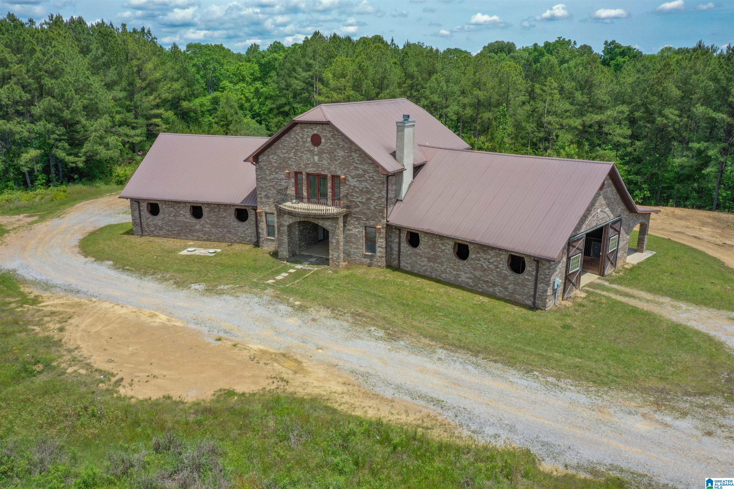 Image 4: 4 Sides Brick & Metal Roof!