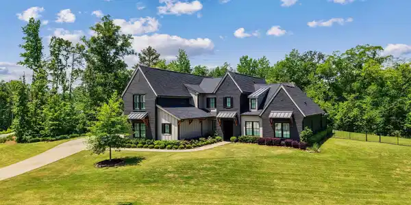 1000 EVERETT CIRCLE