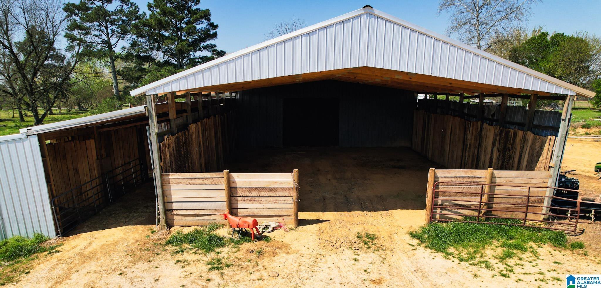 Image 4: Stable