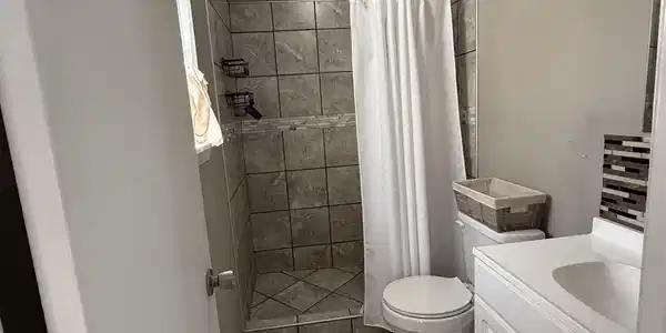 Image 2: Bathroom